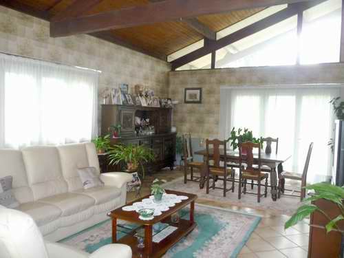 Maison à étage 145m², 4 chambres, garage sur 906m² CESTAS BOURG